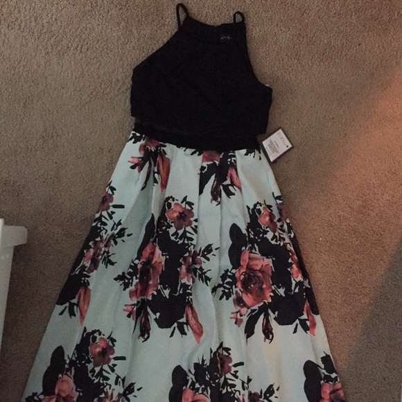 Betsy & Adam Dresses & Skirts - Never worn before evening gown!